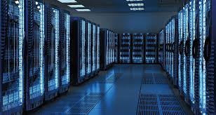 Sistema de enfriamiento líquido instalado en un centro de datos moderno para optimizar la refrigeración de servidores.